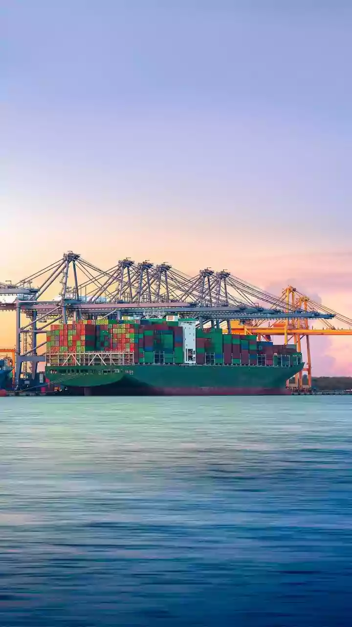 Trump announces 25% tariff on countries doing business with Iran