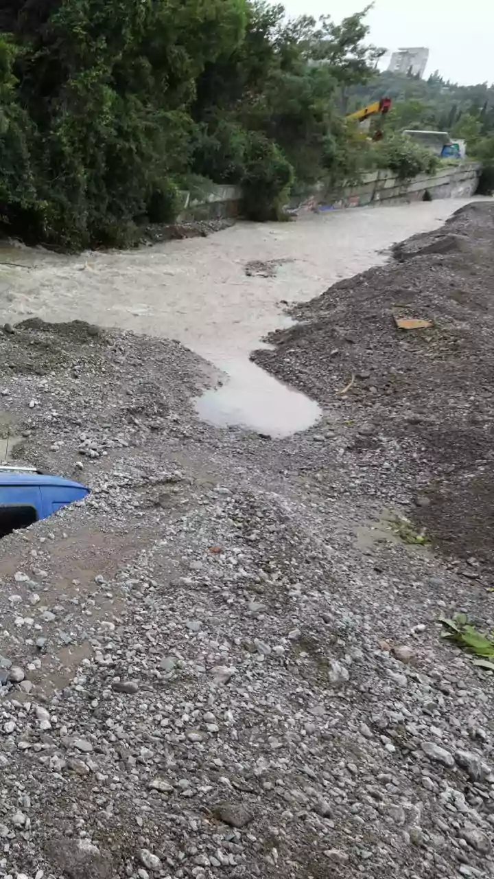 How Operators Use GPS Technology To Plan Secure Escapes During Monsoon Flash Floods