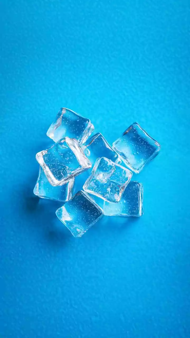 Colocar 3 pedras de gelo no vaso sanitário: para que serve e por que é recomendado
