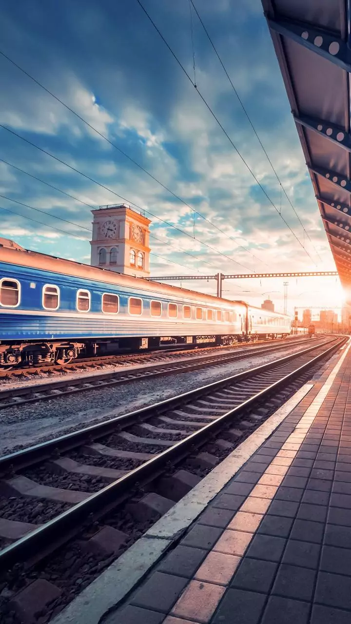 IRCTC's Tatkal booking system faces glitches; users express frustration