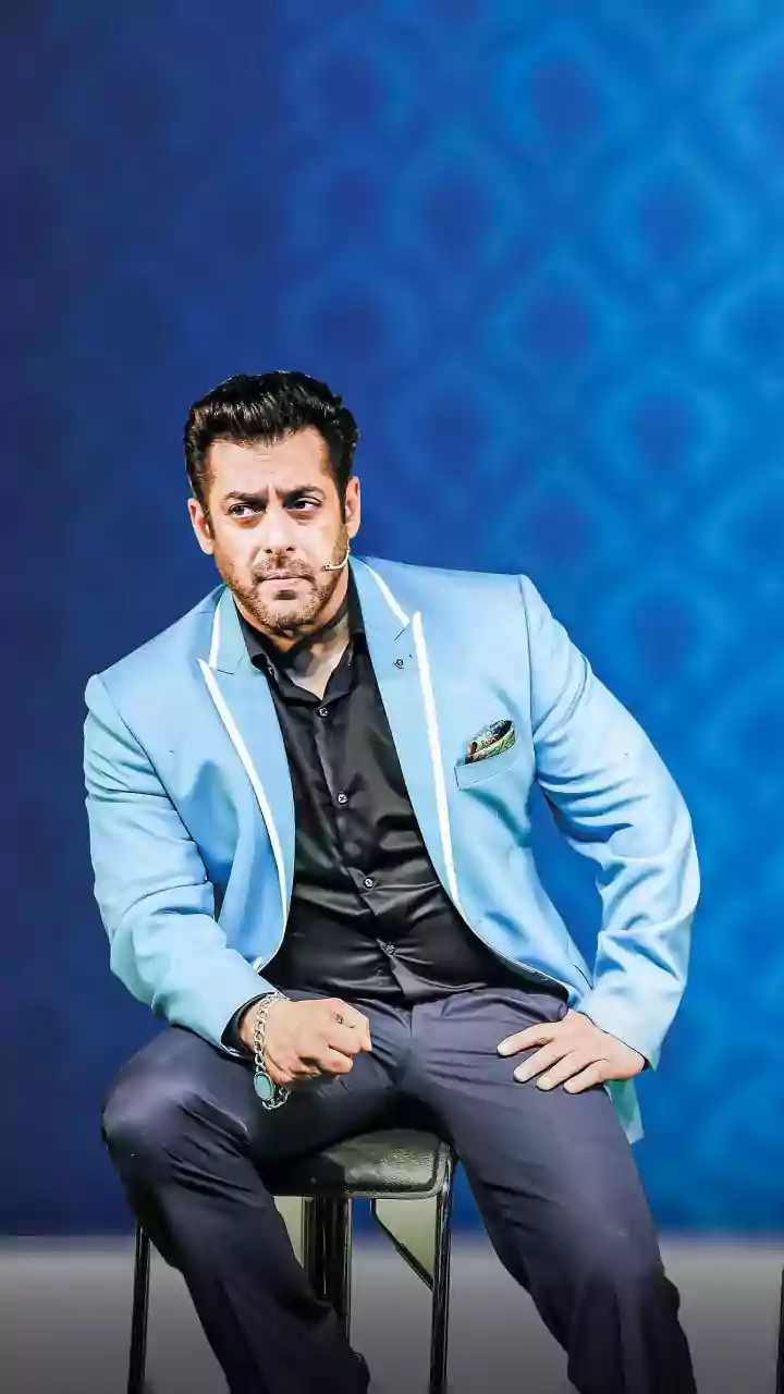 Salman Khan Gets Emotional Seeing Dharmendra’s Poster At Ikkis Screening | Watch