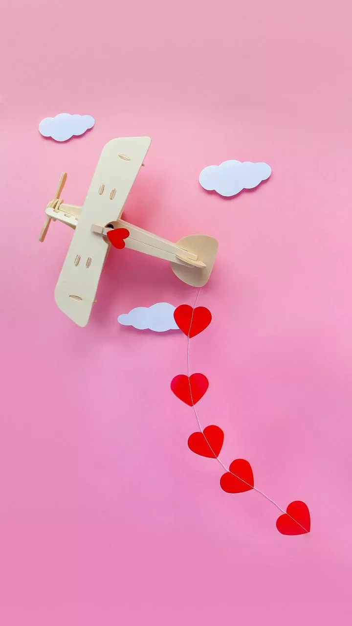 7–10 day window, Friday jump, fewer seats