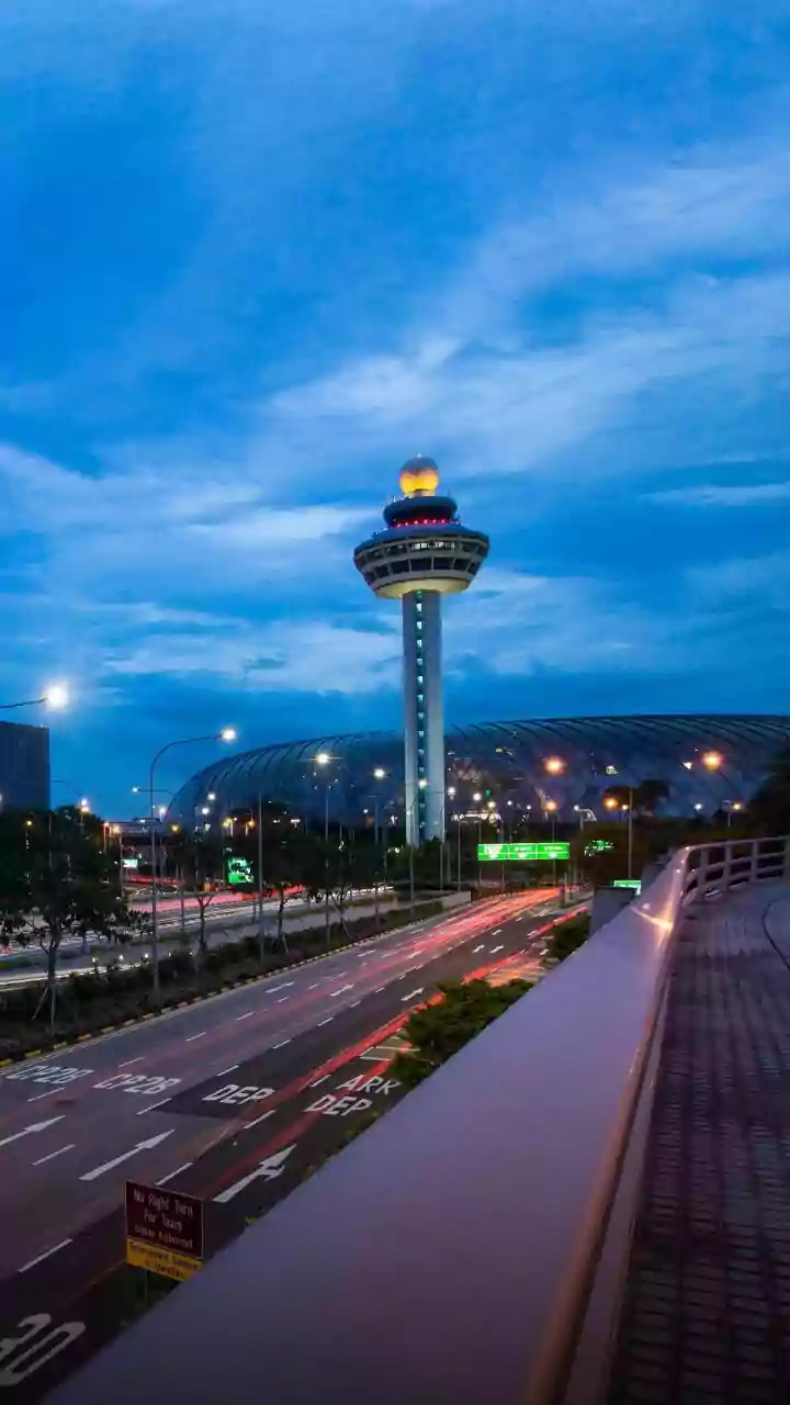 US Aviation Crisis: Flights Grounded Amid Shutdown