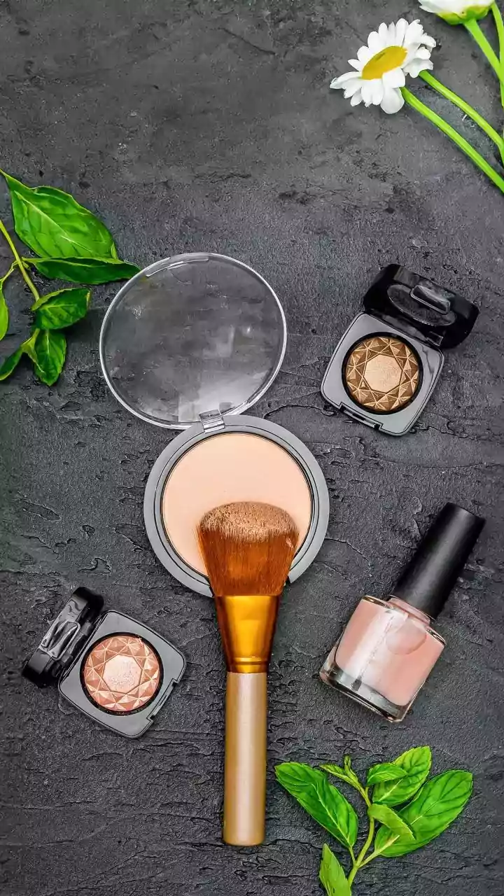 Skin-Like Makeup Is Giving Heavy Foundation Competition