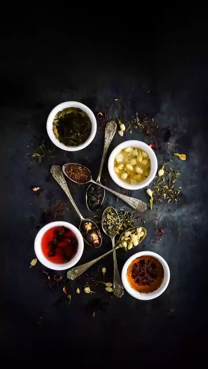 How Native Botanicals Like Vetiver Replace Artificial Syrups In Cold Teas