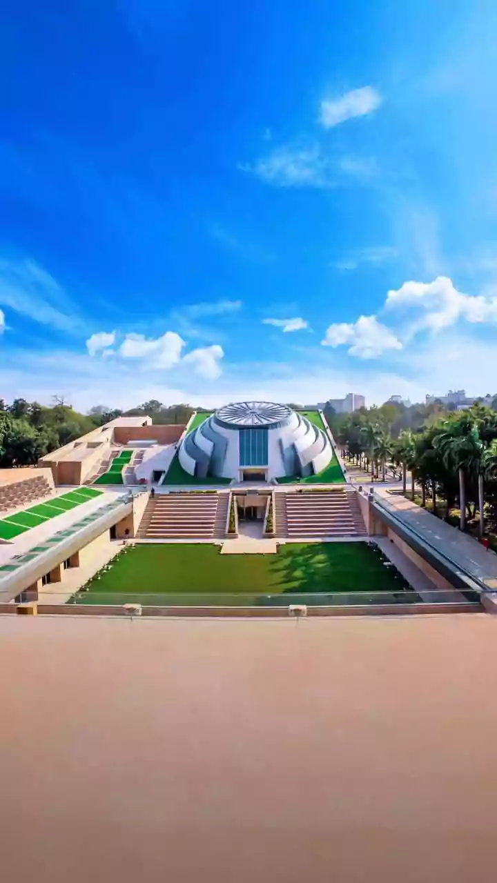 Best places near Arun Jaitley Stadium for culture walks and local experiences in Delhi