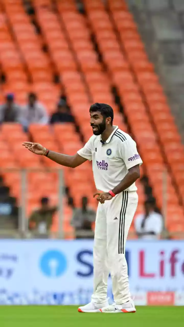 'Yeh bauna hain' - Jasprit Bumrah mocks Temba Bavuma's height while taking DRS call, Jadeja, Pant burst into laughter