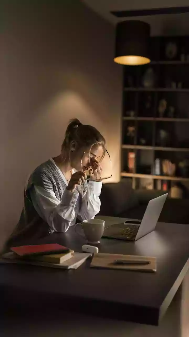 Simple tricks to soothe tired eyes after screen time