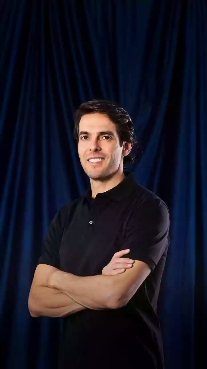 Qual é o trabalho atual de Kaká longe dos campos de futebol?