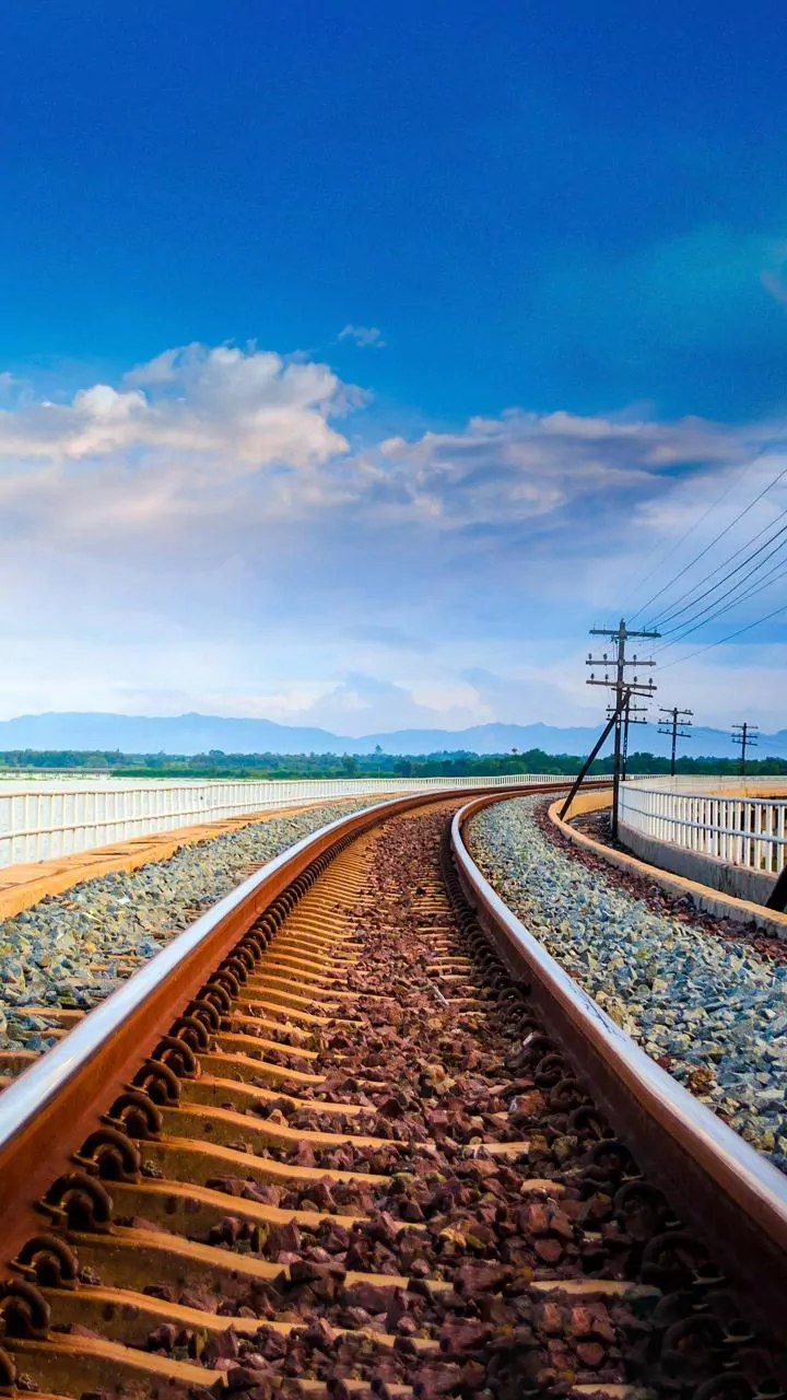 The Chenab Rail Bridge Gives Jammu-Baramulla Travel an Engineering Landmark