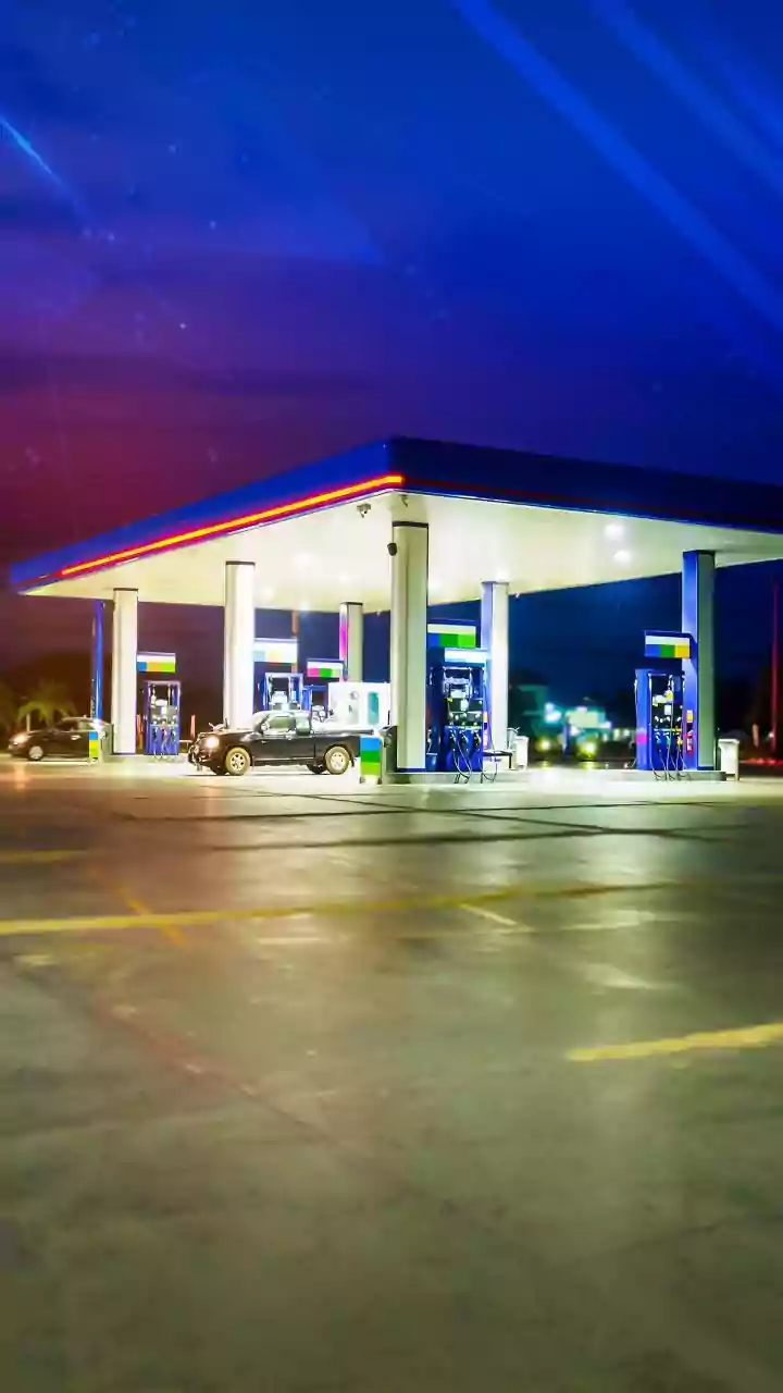 Bombs hit 11 petrol stations in Southern Thailand, Four injured