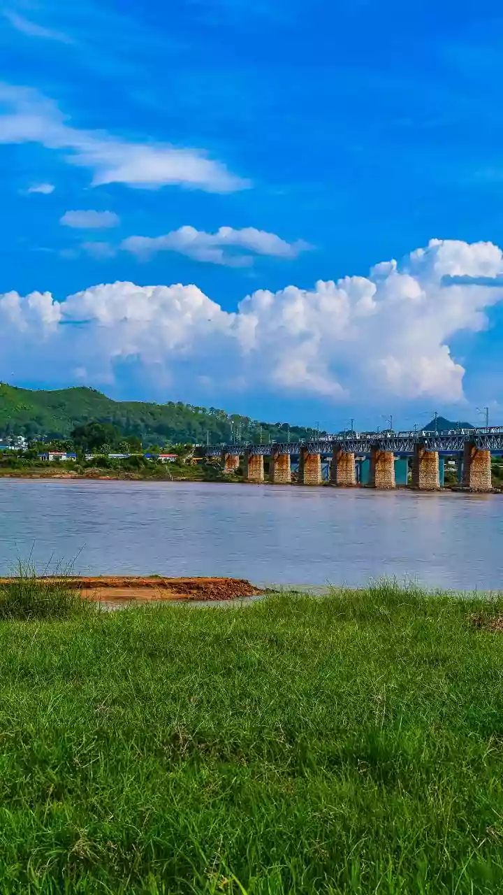 Over 40-year-old, 10 tonne steel bridge on canal stolen overnight in Chhattisgarh's Korba; 5 held