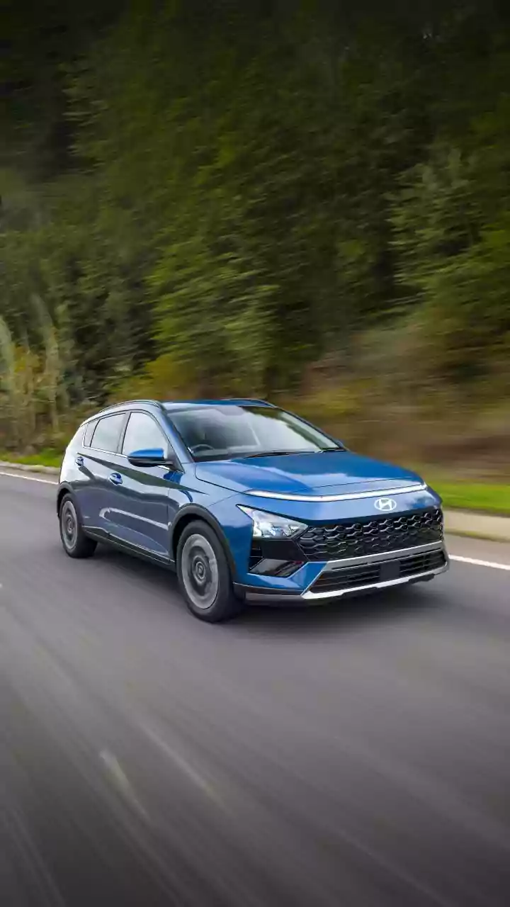 Hyundai Bayon é SUV do i20 com polêmica no interior e versão híbrida como o Yaris Cross