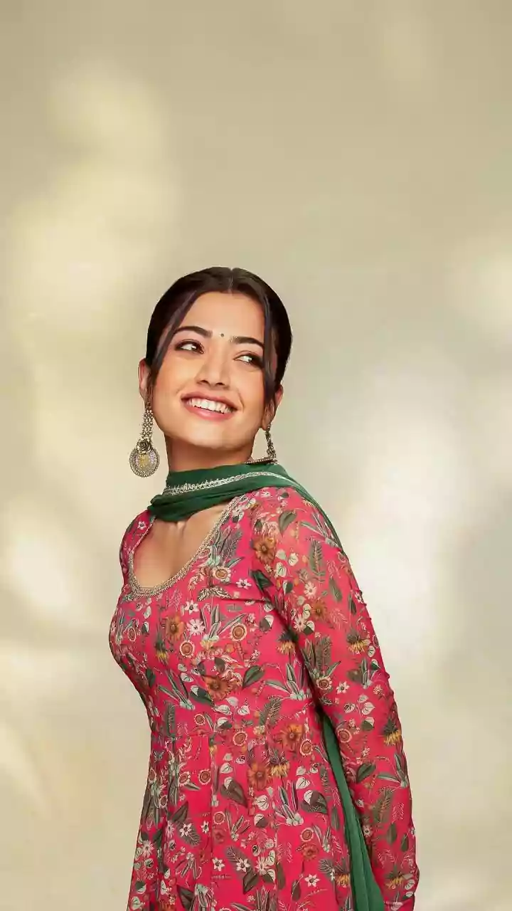 Rashmika Mandana cheers for Vijay Deverakonda after Rowdy Janardhana first look release