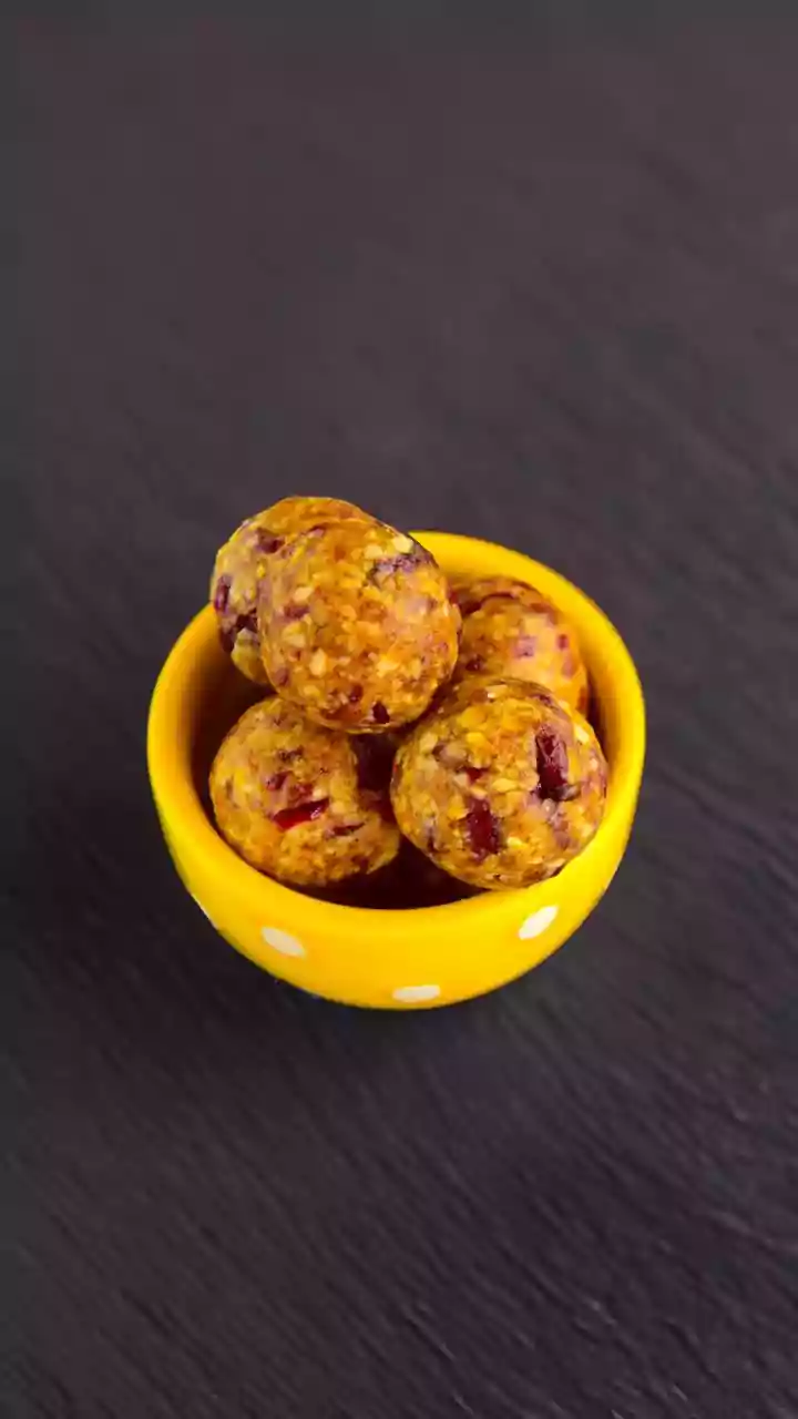 Easy Homemade Date-Nut Balls And Roasted Flaxseeds For Quick Energy During 4 PM Cravings
