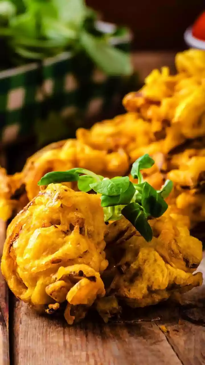 Hot Pakoras Become National Obsession