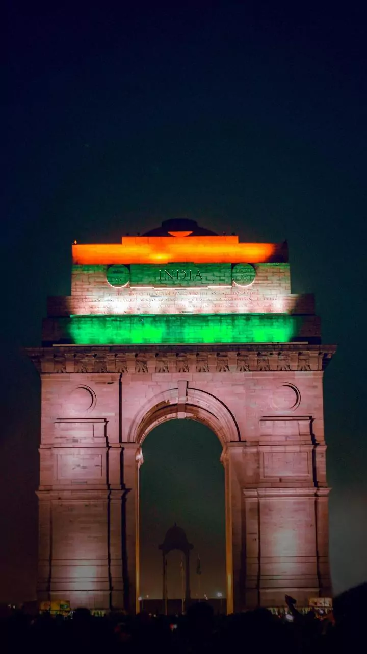 Delhi shivers through 1st cold wave of the season