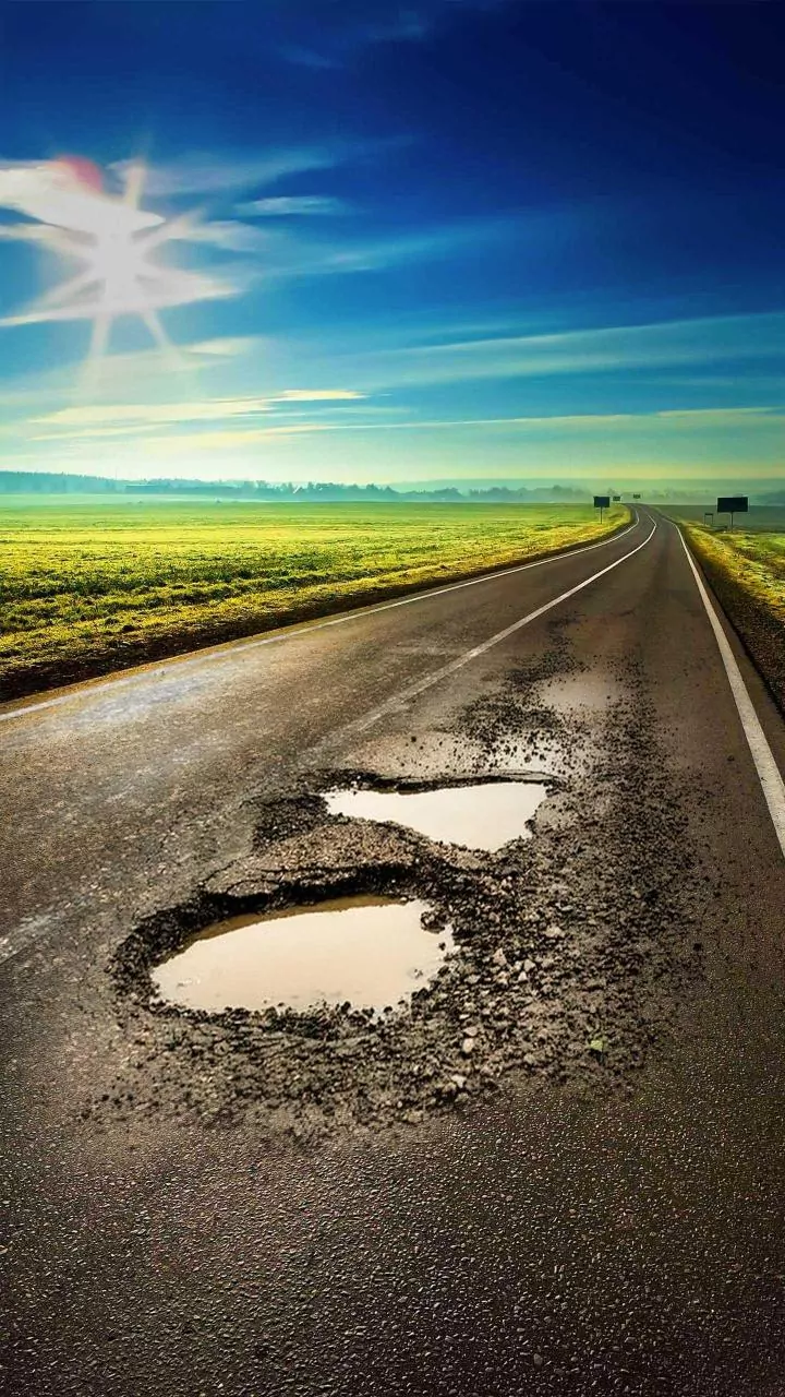 Massive sinkhole disrupts traffic on Delhi-Jaipur highway near Gurugram