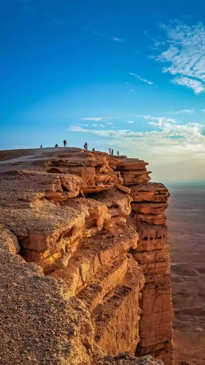Young Travellers Build Budget Oman Itineraries Focused On Wadi Hikes And Desert Stay