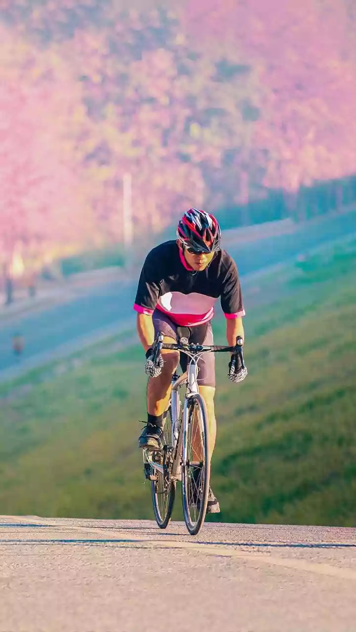 How Easy Zone-2 Cycling Sessions Benefit Office Professionals Seeking Low-Stress Workouts