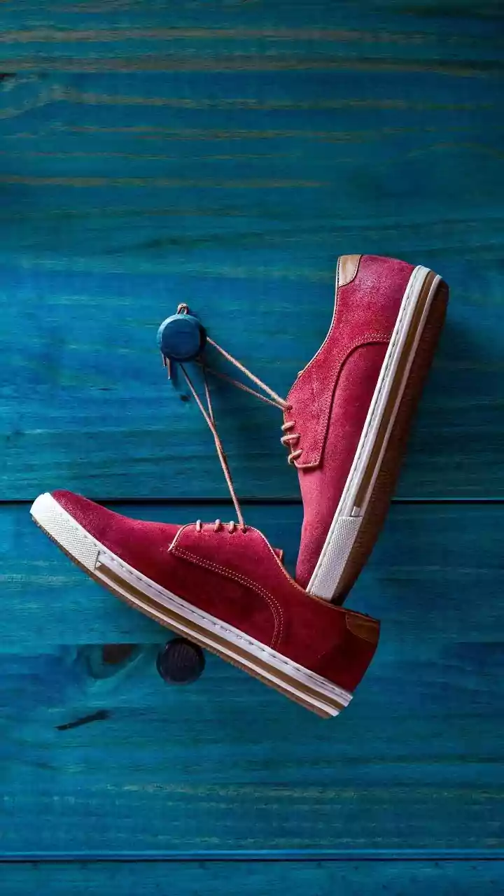 Unveiling the Best Casual Sneakers for Men: Style & Comfort