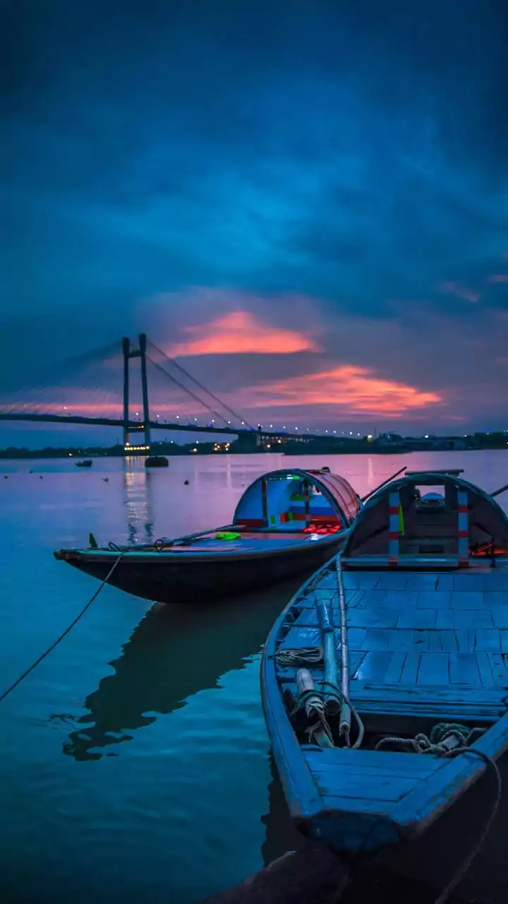 IMD’s Kolkata alert—stormy weather may affect flights, traffic, and evening schedules today.