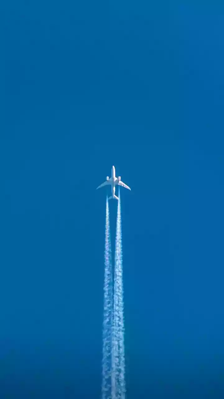 IndiGo cancels over 200 flights from Delhi, Mumbai on Saturday