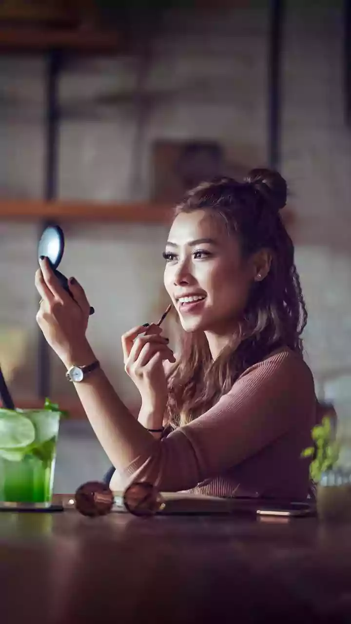 Try Makeup Before Buying With AI Virtual Try-On