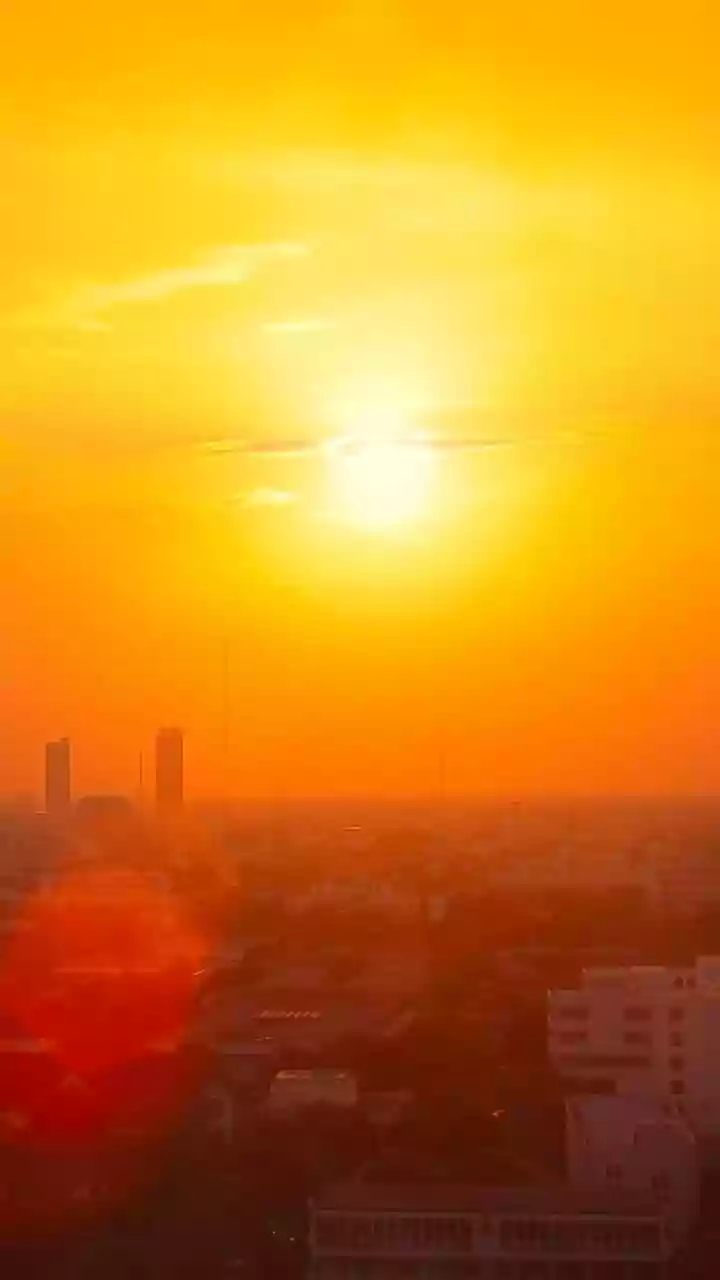 Delhi-NCR's Warm Mornings Continue: Anticipating a Cooler Turn Ahead