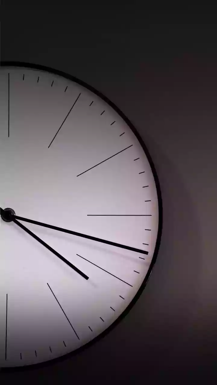 Unlocking Precision: Atomic Clocks vs. Electric Clocks