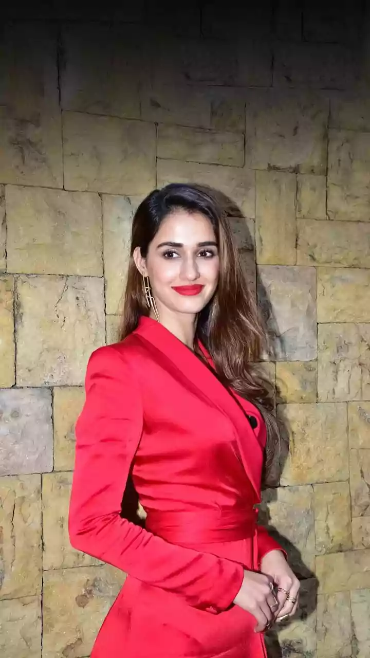 'Did She Fall Down?': Disha Patani Wears 'Dirty' Pants With Talwiinder At Mumbai Airport; Netizens React To Her Style