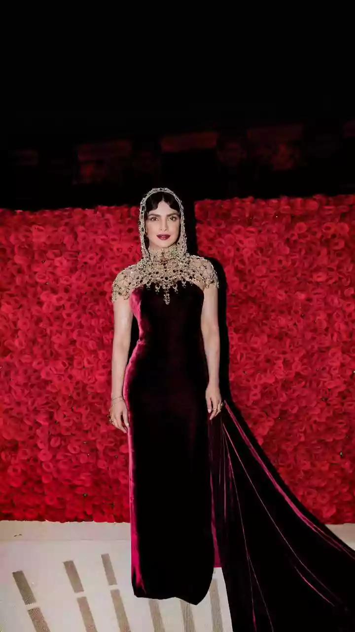 Priyanka's Golden Globes After-Party Look: Style Icon!