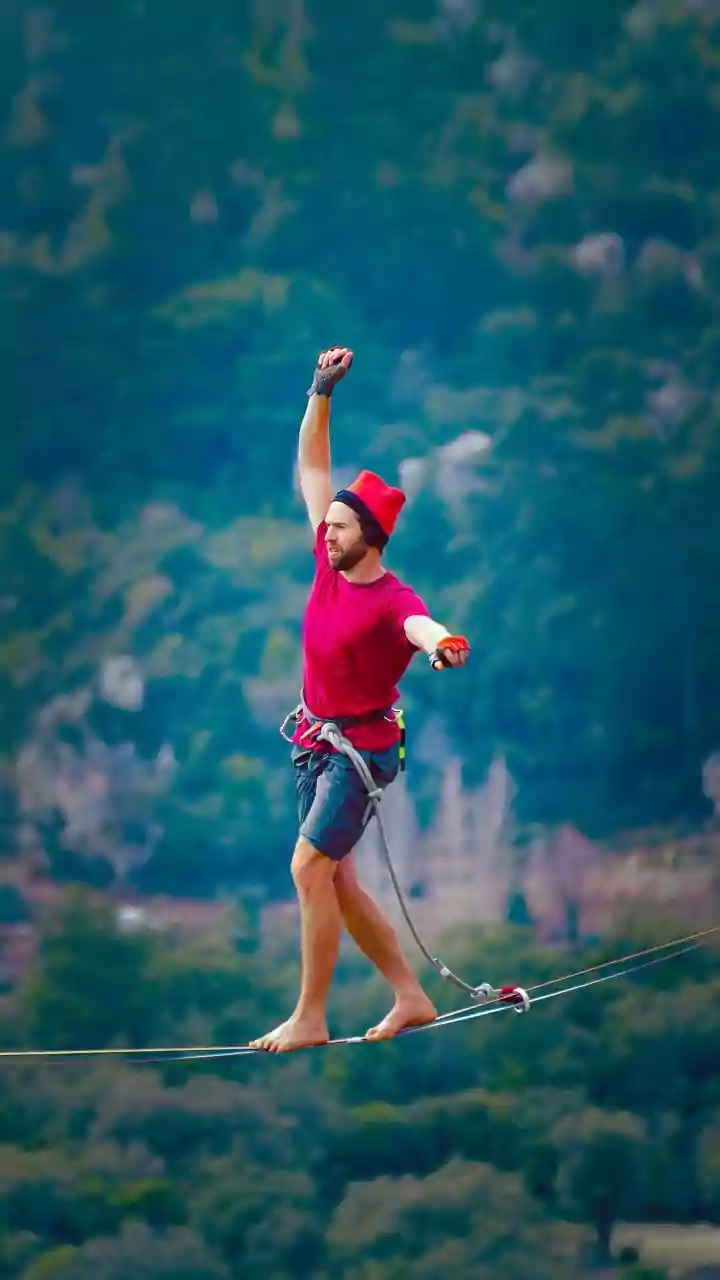 Slacklining Has Entered The Workout Group Chat