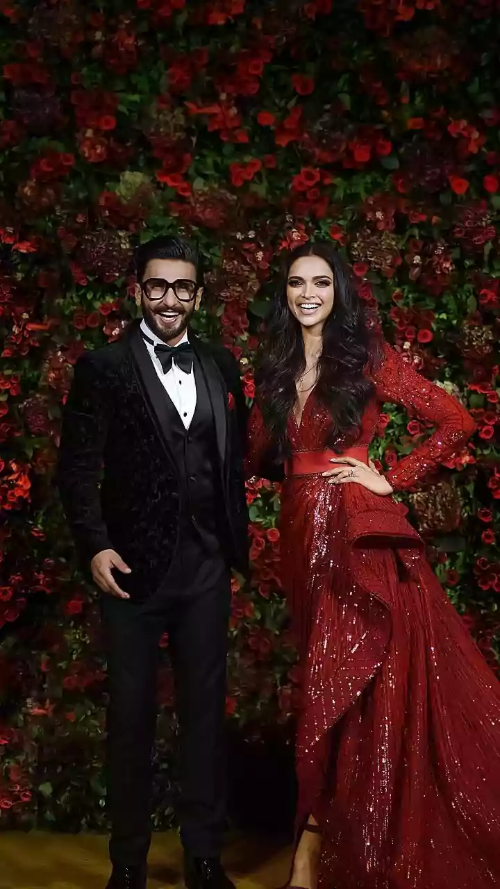 Ranveer Singh Spending Christmas At New York's Chelsea Market? Viral Video Sparks Buzz- Watch VIDEO