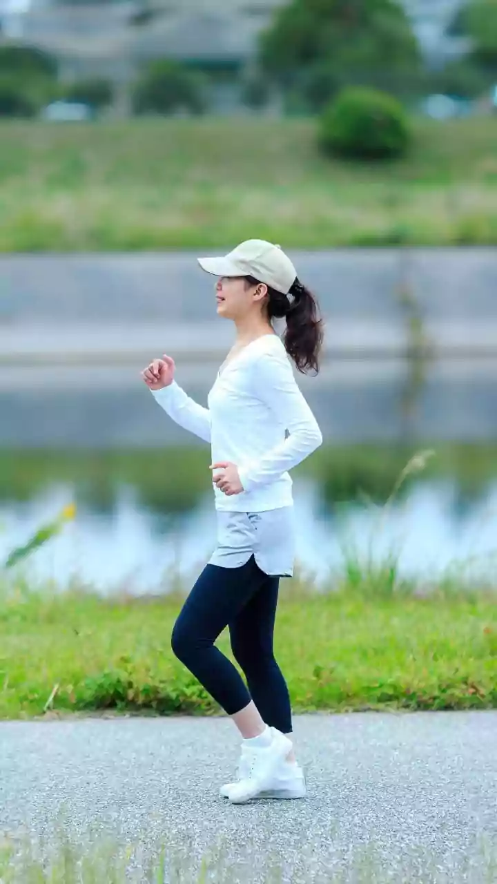 How Low-Intensity Post-Meal Recovery Walks Help Lower Blood Sugar And Muscle Stiffness