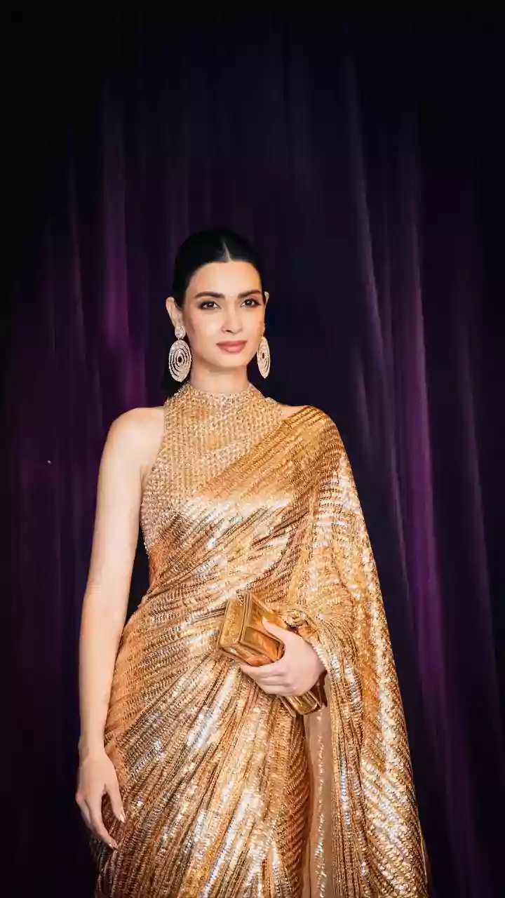 आज का फैशन: दीयाना पेंटी की साड़ी और हार