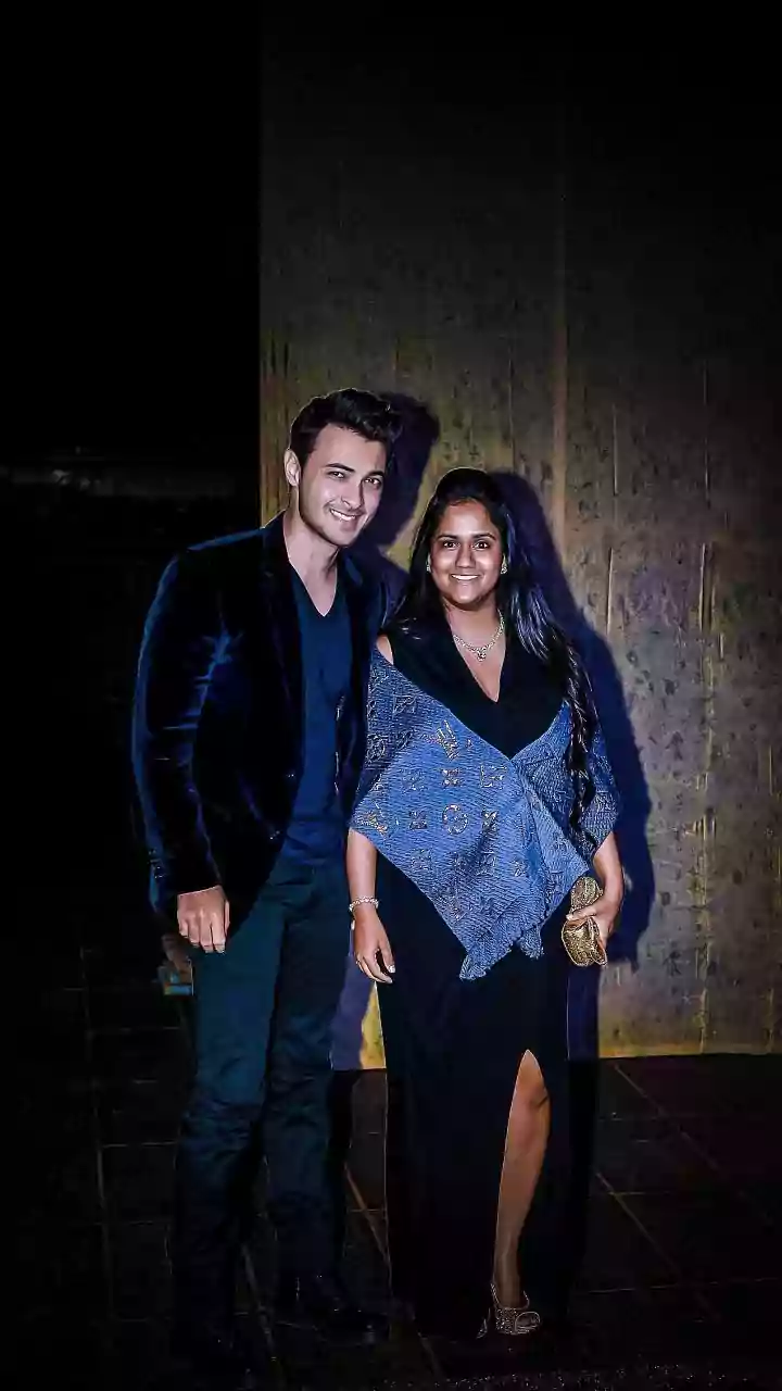 Arpita Khan, Aayush Sharma Are All Set For Winter Holidays | Video