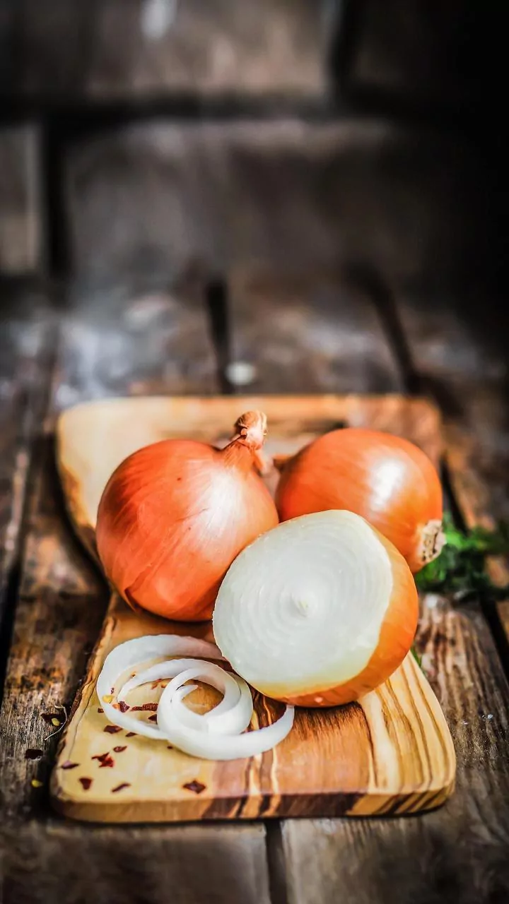 Unlocking Thicker Locks: Onion Juice vs. Oil vs. Shampoo for Hair Growth