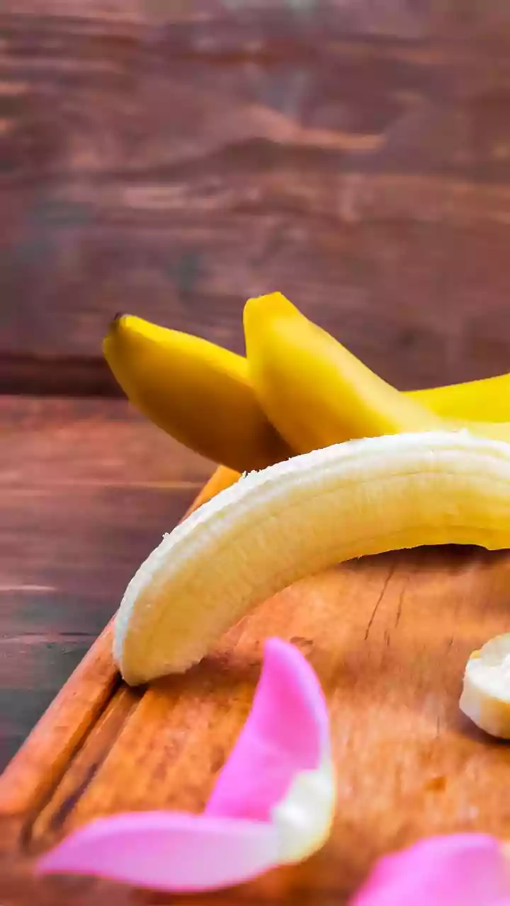 Brown Banana Peels Can Still Hide Fresh Fruit Inside