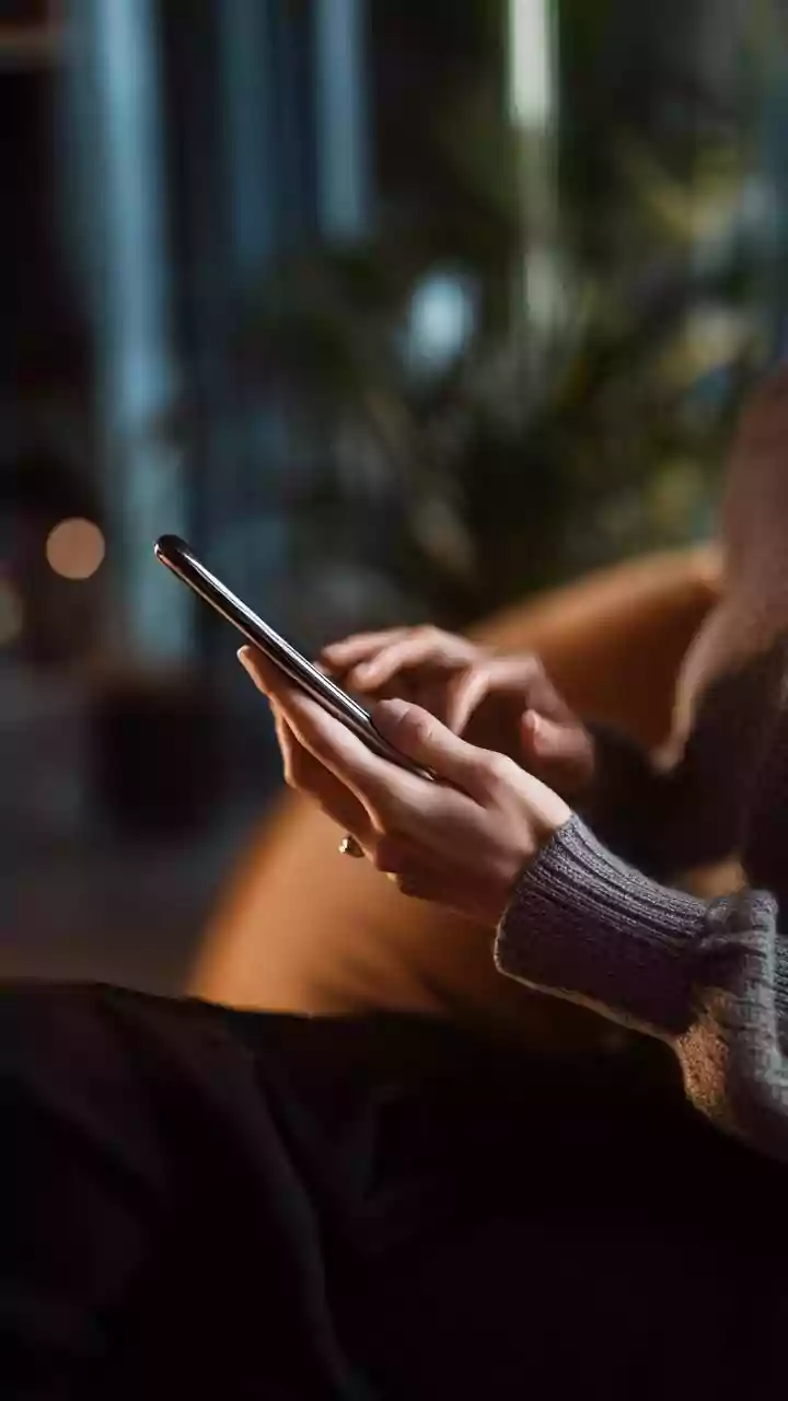 How Setting App Time Limits Protects Attention Spans From Constant Unconscious Smartphone Scrolling