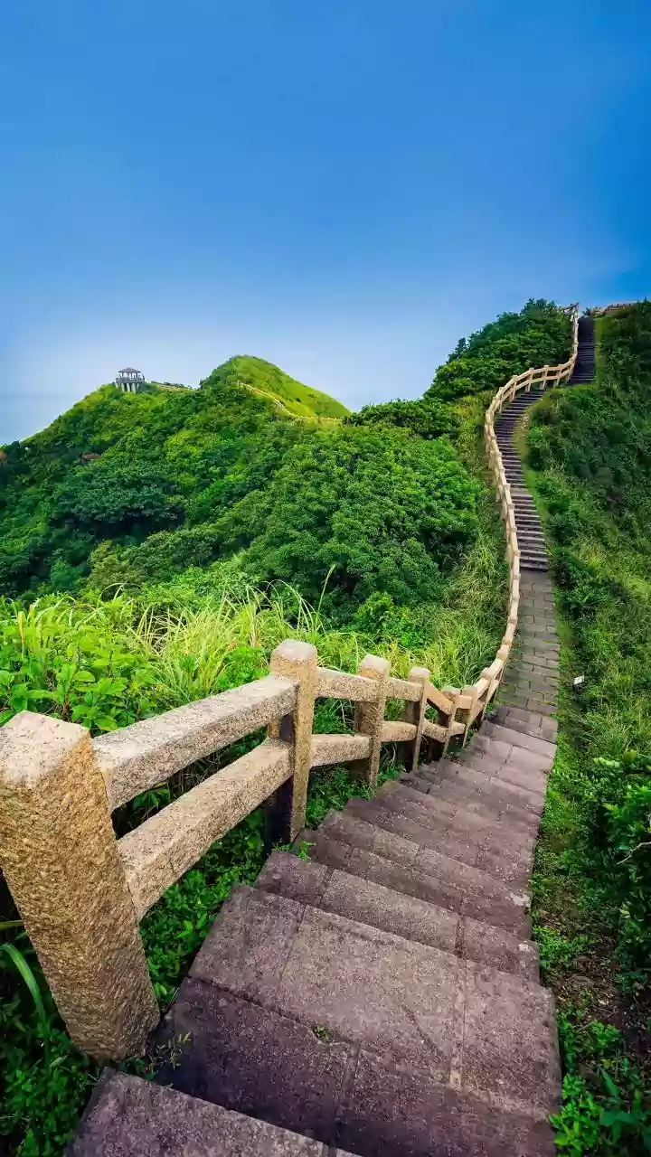 Why Walking Seven Thousand Steps Daily Lowers Health Risks As Effectively As Ten