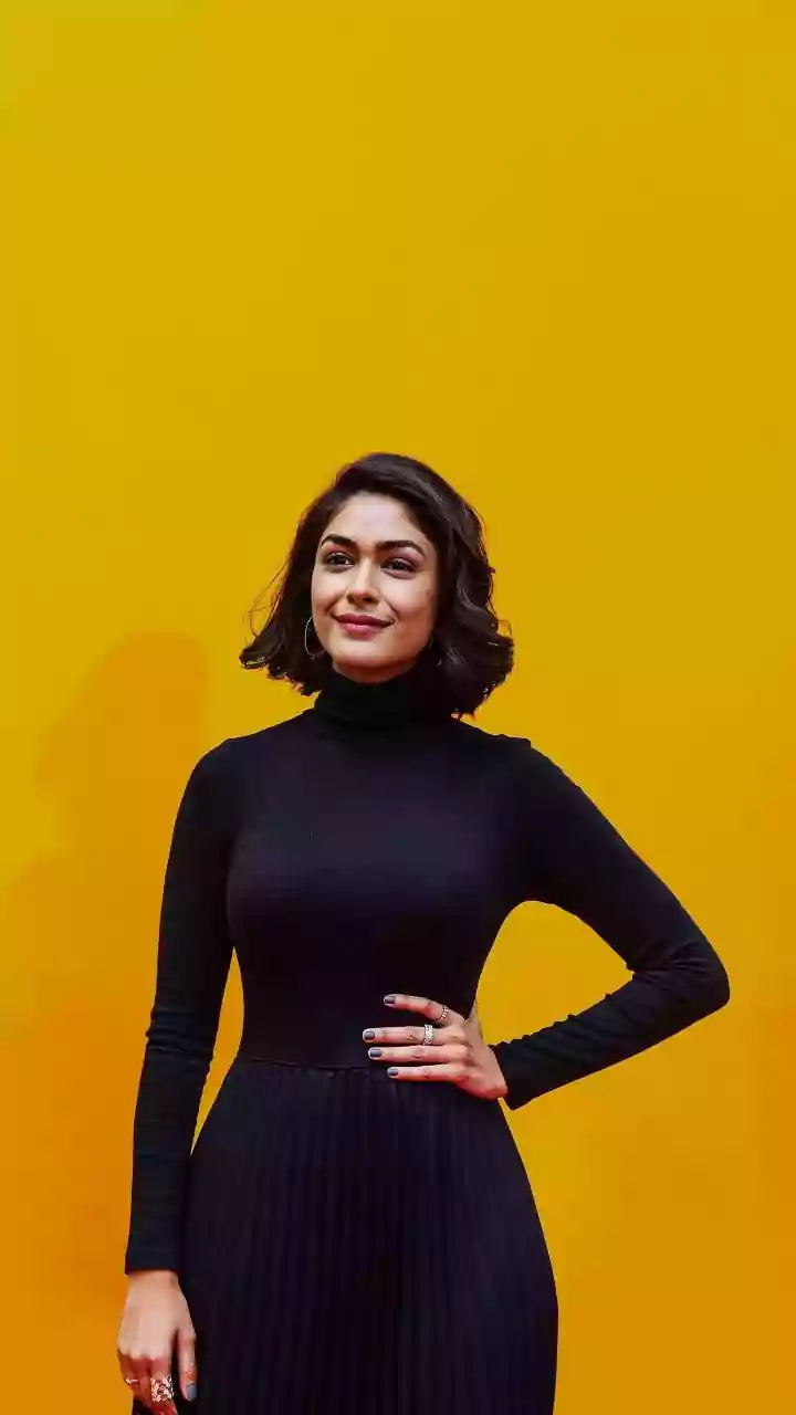Mrunal Thakur's Preppy Style: A Fashion Guide