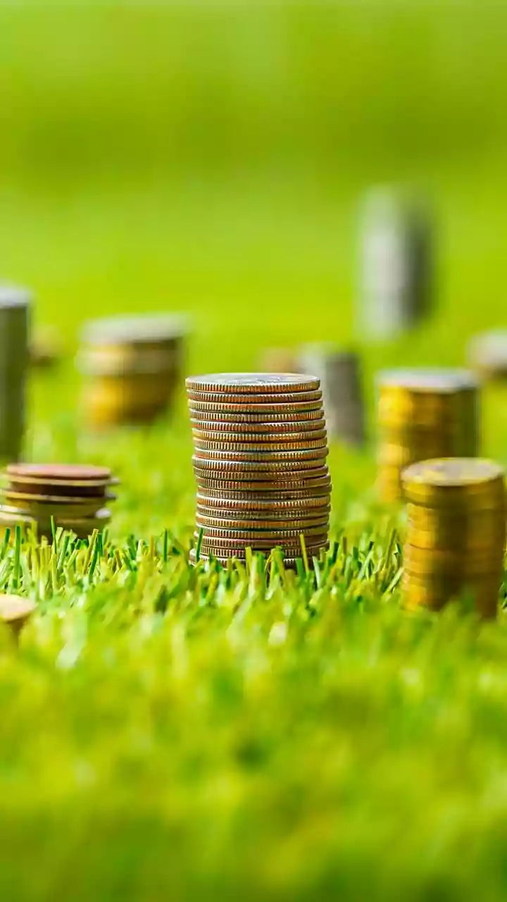 Indian Economy Shines: RBI's Positive Outlook & Future Trends