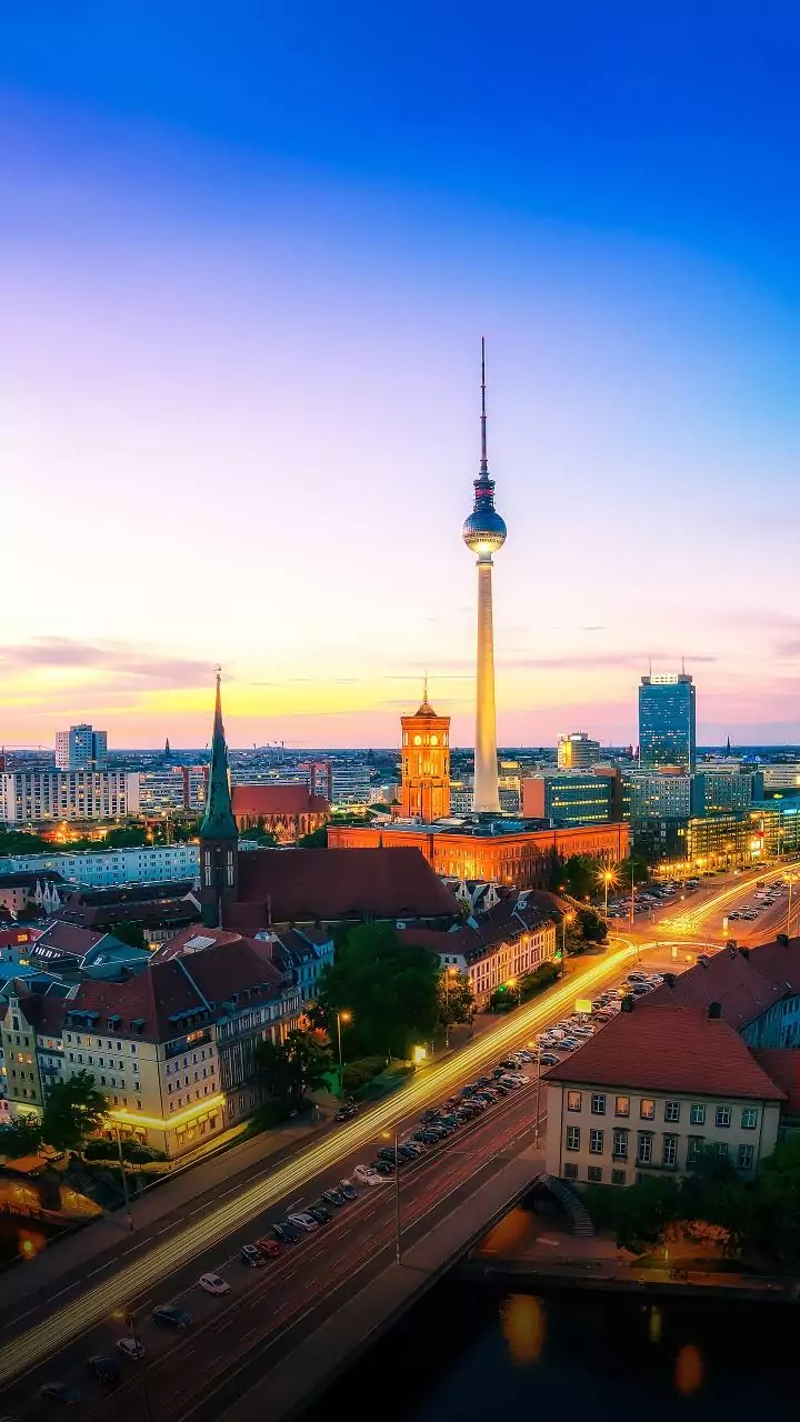 Enggak Nyangka Kuliah di Daerah 'Basis' AfD Bakal Kayak Gini!