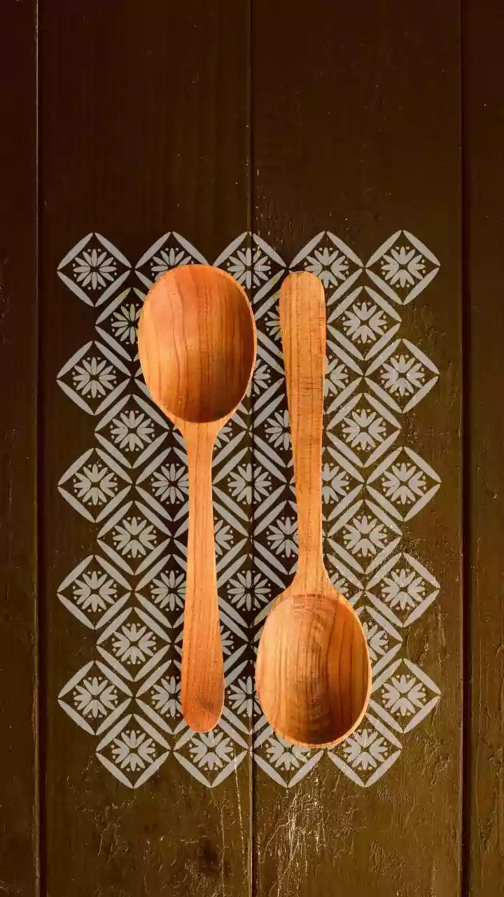 How to create beautiful art on wooden spoons
