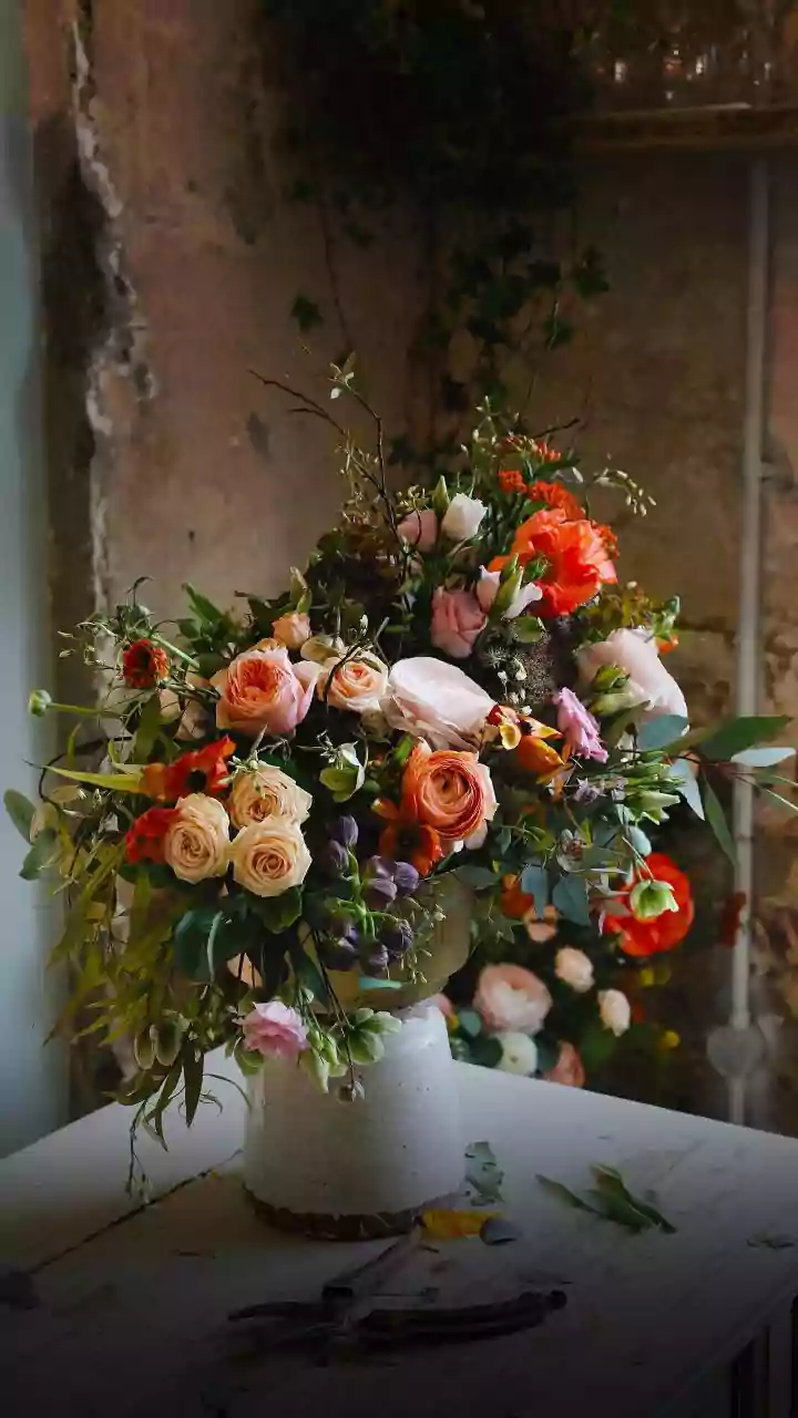 Fresh Arrangements Should Leave Space for Servers and Photographers