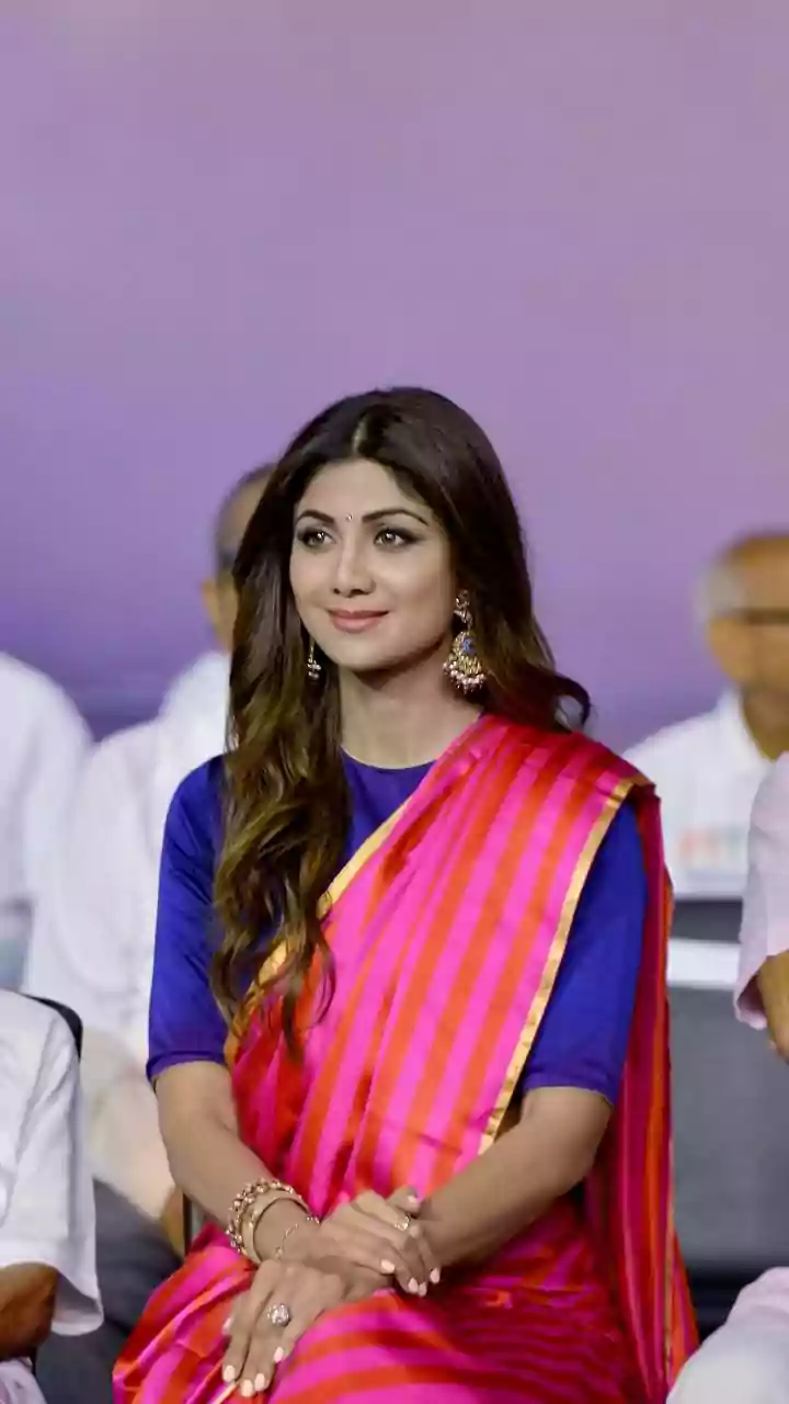 Shilpa Shetty Kundra's Vibrant Patan Patola Saree Is Perfect For Shaadi Season