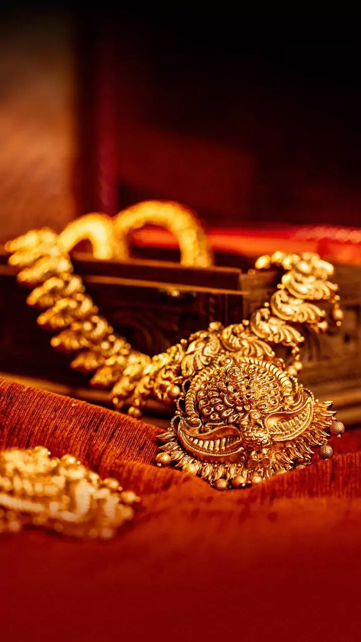 Jeweller held for duping customers of Rs 2.5 cr by selling fake gold to them for bank loan