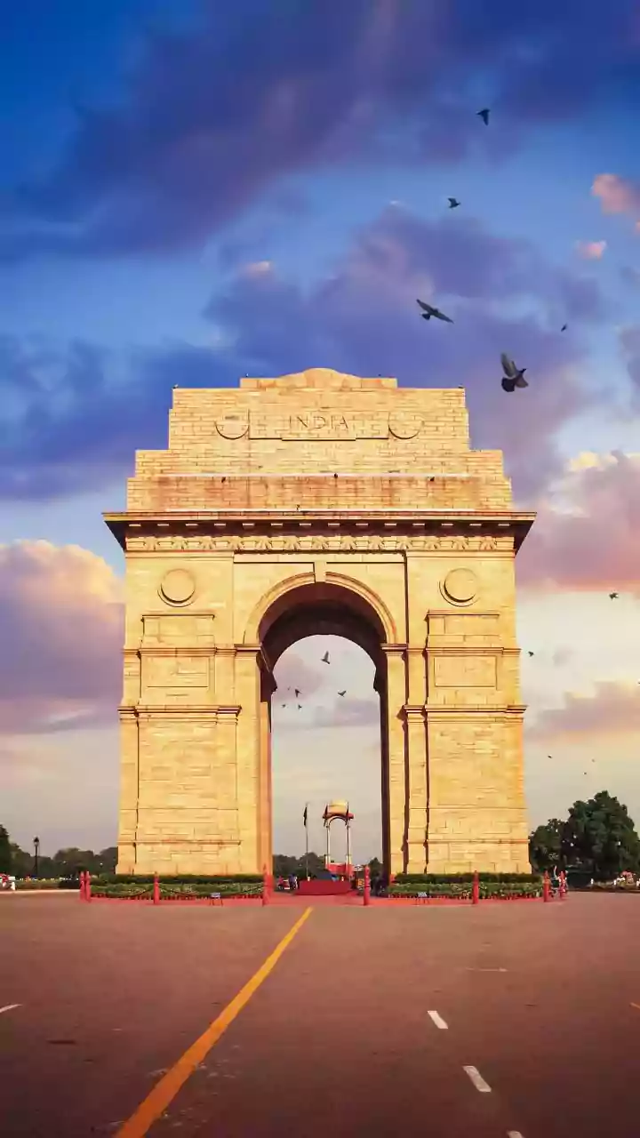 Delhi Air Quality Remains 'Very Poor' At 391 As Smog Covers City; Noida Hits 'Severe' Pollution Levels At 415