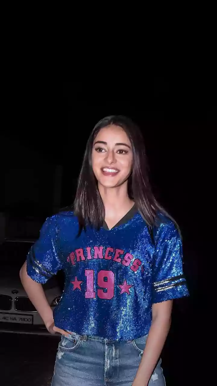 Why the Salad in Ananya Panday's Greece Album Feels So Seasonal